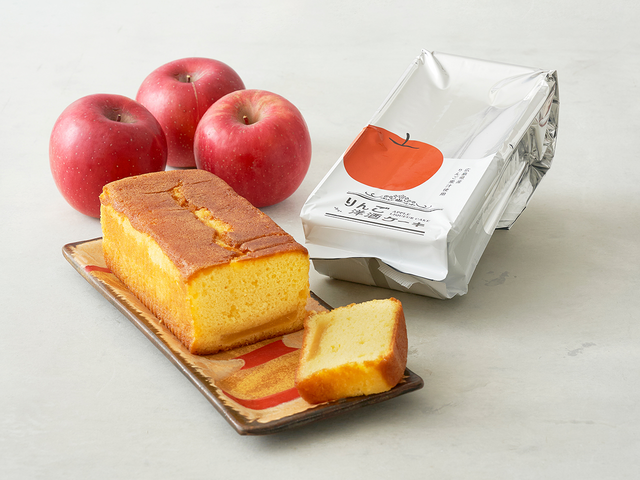 りんご洋酒ケーキ